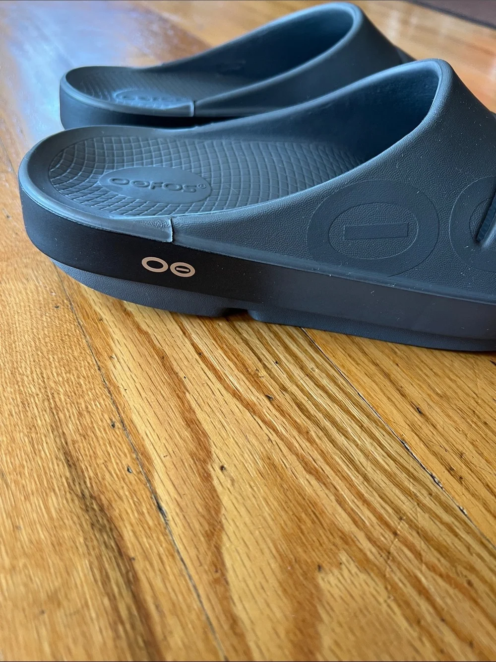 Men OOFOS Slides Gray Size Men’s 9, Women’s 11 OOahh Recovery Sandals